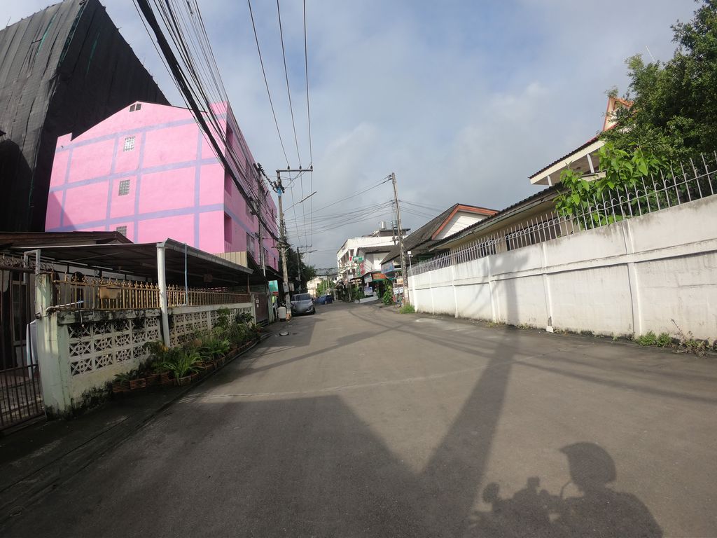 ภาพถนนตรงที่ I Style Beauty Chiang Mai ตั้งอยู่ ถ่ายโดย chanuwath_grab พ.ศ. 2562 (2019) · A street-level view of where I Style Beauty Chiang Mai stands, by chanuwath_grab in 2562 (2019)
