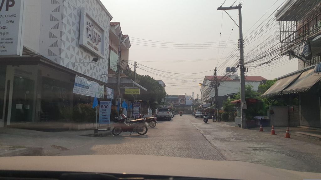 ภาพถนนตรงที่ โรงเรียนเชียงใหม่ซีเอ็มซี ตั้งอยู่ ถ่ายโดย jrcarlsen พ.ศ. 2566 (2023) · A street-level view of where โรงเรียนเชียงใหม่ซีเอ็มซี · Chiang Mai CM C School stands, by jrcarlsen in 2566 (2023)