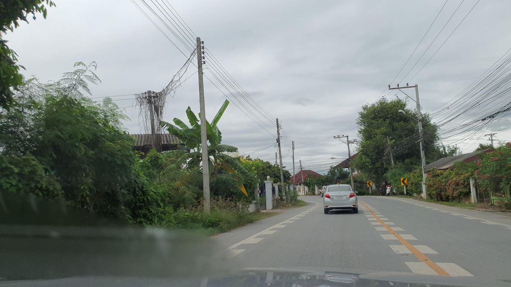 ภาพถนนตรงที่ @บ้านสบหาร ตั้งอยู่ ถ่ายโดย jrcarlsen พ.ศ. 2564 (2021) · A street-level view of where @บ้านสบหาร · @ban Sophan stands, by jrcarlsen in 2564 (2021)