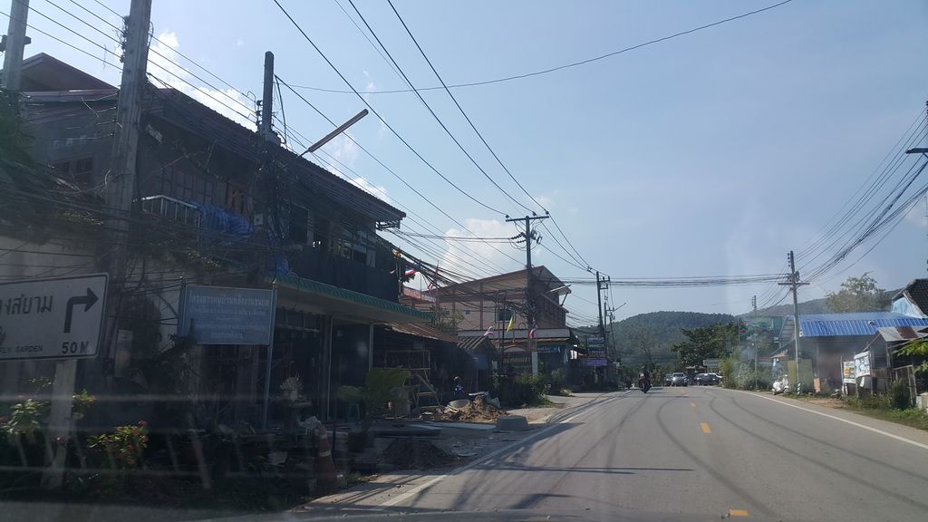 ภาพถนนตรงที่ ชามิจิสาขาแม่ริม&CatCoffee ตั้งอยู่ ถ่ายโดย jrcarlsen พ.ศ. 2562 (2019) · A street-level view of where ชามิจิสาขาแม่ริม&CatCoffee stands, by jrcarlsen in 2562 (2019)