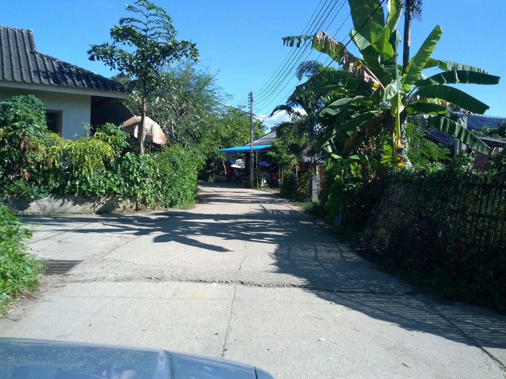 ภาพถนนตรงที่ บ้านท่าขุนคง ตั้งอยู่ ถ่ายโดย jrcarlsen พ.ศ. 2557 (2014) · A street-level view of where บ้านท่าขุนคง · Ban Tha Khunkhong stands, by jrcarlsen in 2557 (2014)