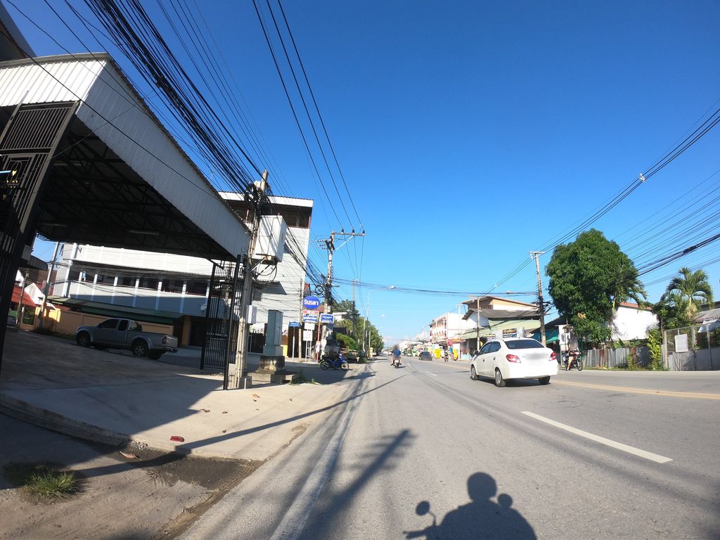ภาพถนนตรงที่ Mu cafe chiangmai ตั้งอยู่ ถ่ายโดย chanuwath_grab พ.ศ. 2562 (2019) · A street-level view of where Mu cafe chiangmai stands, by chanuwath_grab in 2562 (2019)