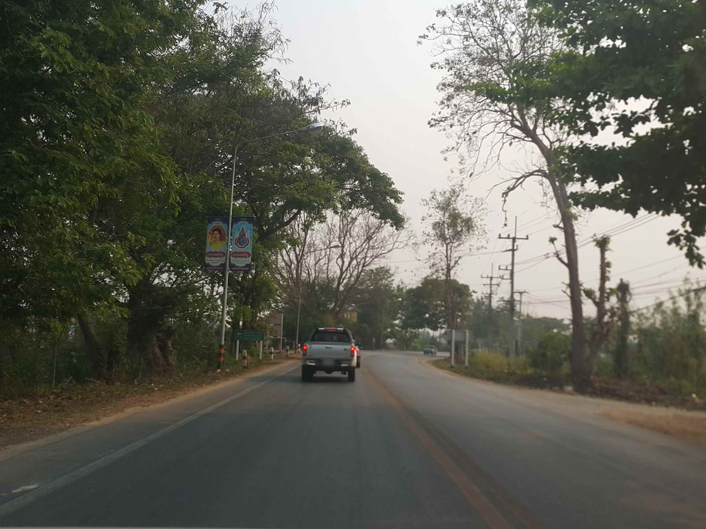 ภาพถนนตรงที่ สวนอารีย์ ตั้งอยู่ ถ่ายโดย jrcarlsen พ.ศ. 2558 (2015) · A street-level view of where สวนอารีย์ · Ari Garden stands, by jrcarlsen in 2558 (2015)