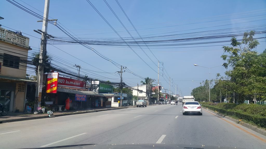 ภาพถนนตรงที่ ออนเดอะเวย์ คาเฟ่ เชียงใหม่ สาขาหน้าม.แม่โจ้ ตั้งอยู่ ถ่ายโดย jrcarlsen พ.ศ. 2562 (2019) · A street-level view of where ออนเดอะเวย์ คาเฟ่ เชียงใหม่ สาขาหน้าม.แม่โจ้ · Ondoewe Café Chiang Mai Sakha Nam.Mae Jo stands, by jrcarlsen in 2562 (2019)