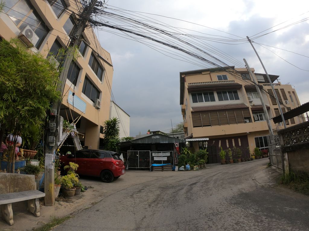 ภาพถนนตรงที่ TSC : The SiS Clinic สาขา Central Plaza Chiangmai Airport ตั้งอยู่ ถ่ายโดย chanuwath_grab พ.ศ. 2562 (2019) · A street-level view of where TSC : The SiS Clinic สาขา Central Plaza Chiangmai Airport stands, by chanuwath_grab in 2562 (2019)