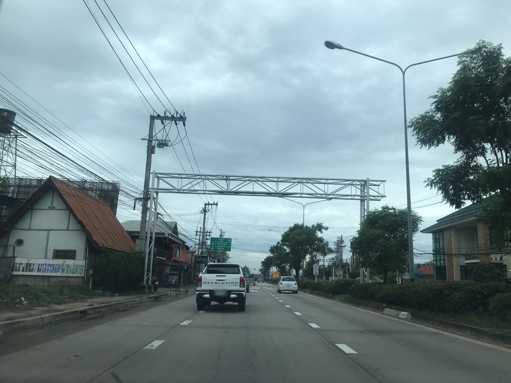 ภาพถนนตรงที่ Progress Hair Cut. Chiang Mai ตั้งอยู่ ถ่ายโดย prasert พ.ศ. 2561 (2018) · A street-level view of where Progress Hair Cut. Chiang Mai stands, by prasert in 2561 (2018)