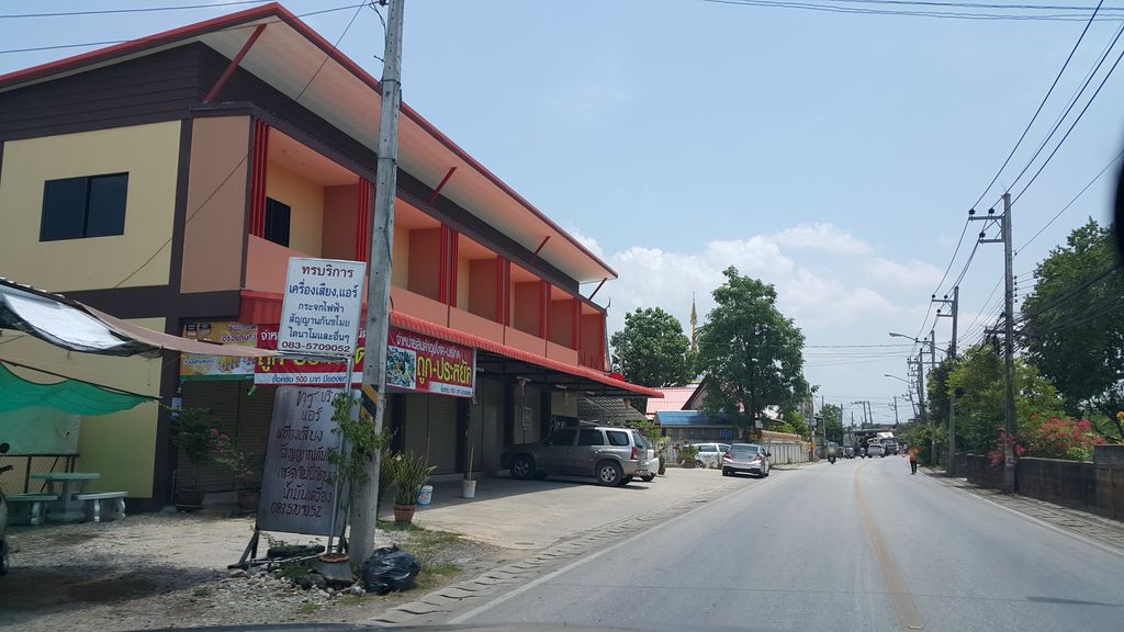 ภาพถนนตรงที่ Wongpitak Export Company Limited ตั้งอยู่ ถ่ายโดย jrcarlsen พ.ศ. 2559 (2016) · A street-level view of where Wongpitak Export Company Limited stands, by jrcarlsen in 2559 (2016)