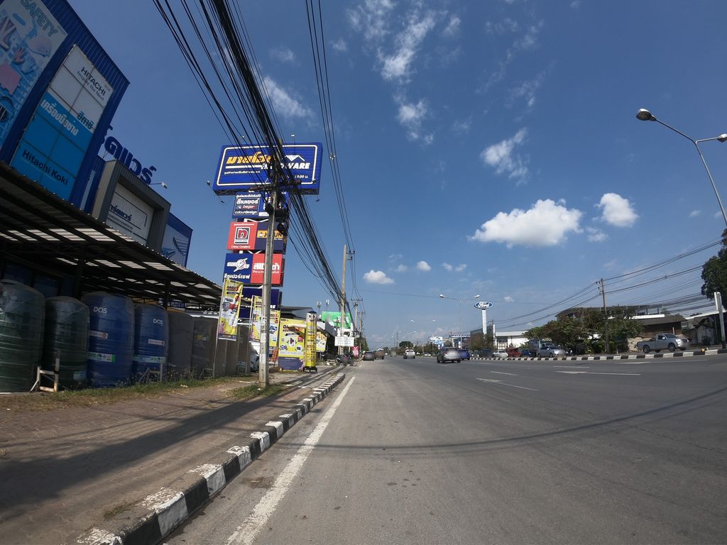 ภาพถนนตรงที่ Chp Sport Fitness ตั้งอยู่ ถ่ายโดย chanuwath_grab พ.ศ. 2562 (2019) · A street-level view of where Chp Sport Fitness stands, by chanuwath_grab in 2562 (2019)