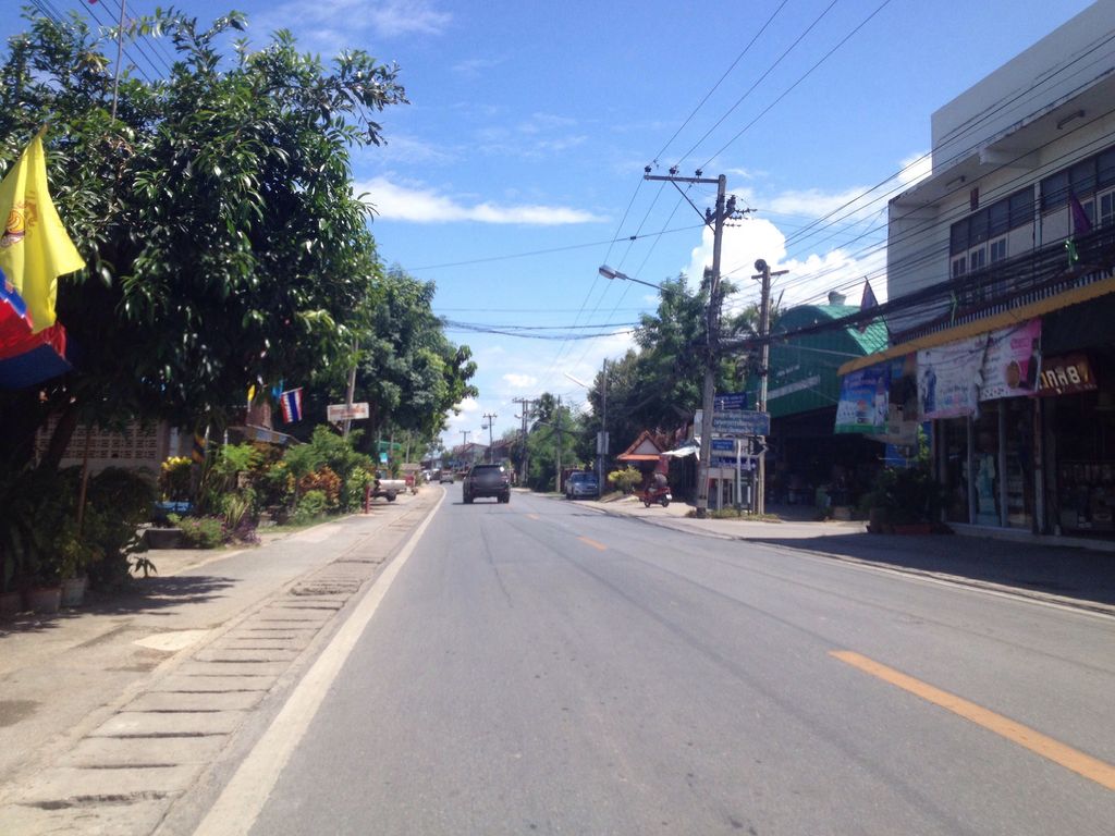 ภาพถนนตรงที่ ร้านหนองตองพาณิชย์ ตั้งอยู่ ถ่ายโดย jimwatana พ.ศ. 2558 (2015) · A street-level view of where ร้านหนองตองพาณิชย์ · Ran Nong Tong Phanit stands, by jimwatana in 2558 (2015)