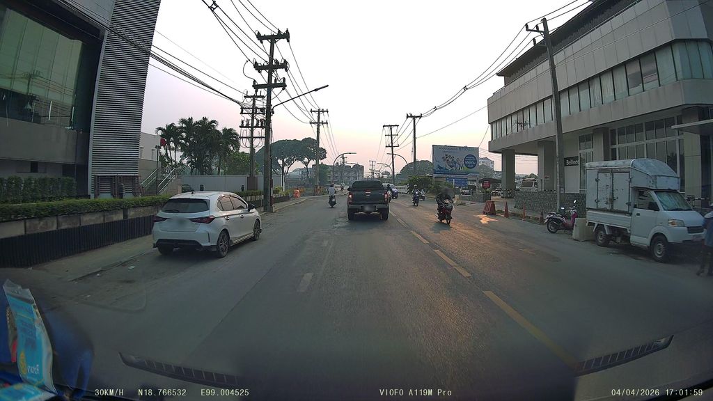 ภาพถนนตรงที่ ห้องฉุกเฉิน ตั้งอยู่ ถ่ายโดย ThailandCambodia พ.ศ. 2569 (2026) · A street-level view of where ห้องฉุกเฉิน · Hongchukchoen stands, by ThailandCambodia in 2569 (2026)