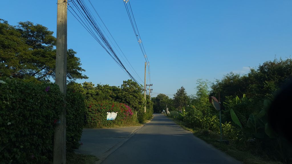 ภาพถนนตรงที่ บริษัท น้ำใส ใจจริง จำกัด ตั้งอยู่ ถ่ายโดย jrcarlsen พ.ศ. 2562 (2019) · A street-level view of where บริษัท น้ำใส ใจจริง จำกัด · Nam Sai Chaicharing Chamkat Company stands, by jrcarlsen in 2562 (2019)