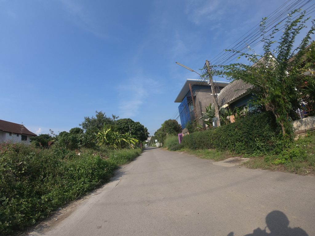 ภาพถนนตรงที่ NAVA.173 ตั้งอยู่ ถ่ายโดย chanuwath_grab พ.ศ. 2562 (2019) · A street-level view of where NAVA.173 stands, by chanuwath_grab in 2562 (2019)
