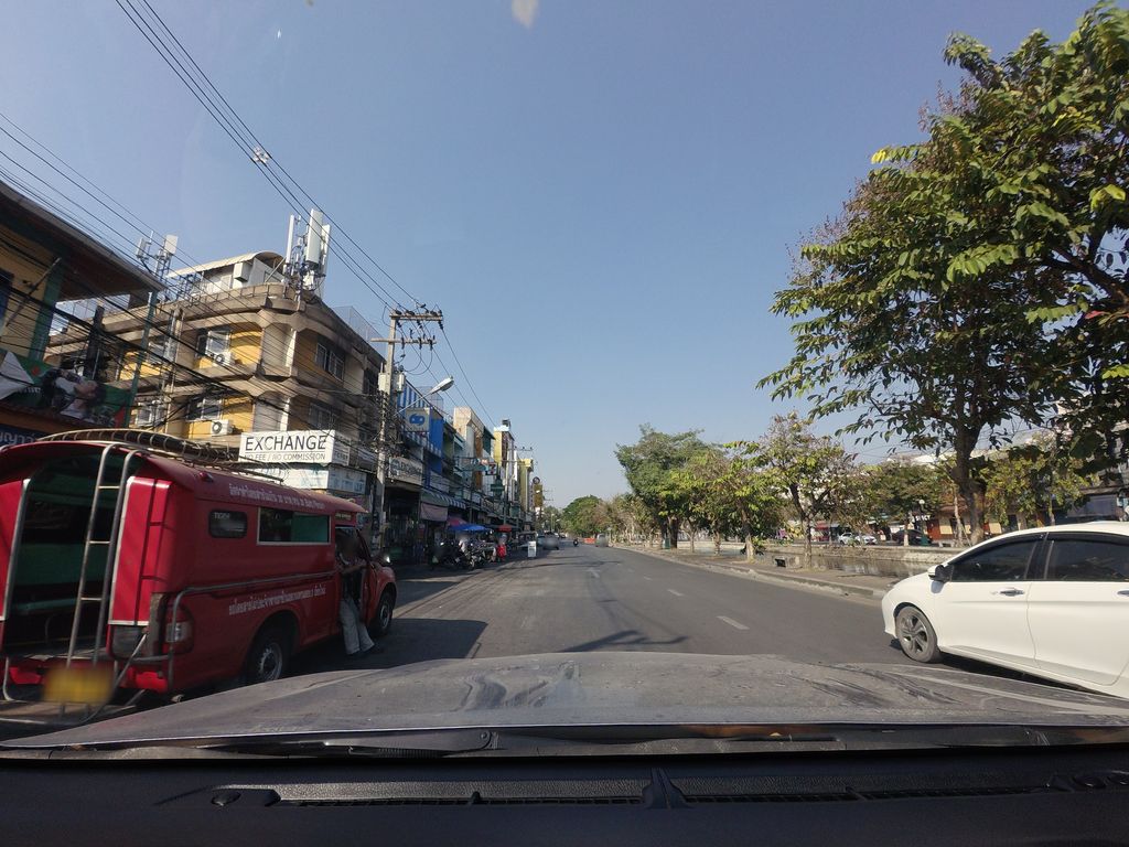 ภาพถนนตรงที่ กาดสมเพรช ตั้งอยู่ ถ่ายโดย mishari พ.ศ. 2564 (2021) · A street-level view of where กาดสมเพรช · Kat Som Phret stands, by mishari in 2564 (2021)
