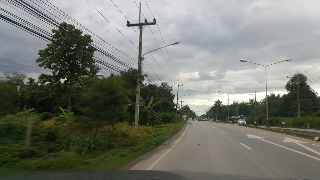 ภาพถนนตรงที่ อู่กุณเด่นเซอร์วิส ตั้งอยู่ ถ่ายโดย jrcarlsen พ.ศ. 2560 (2017) · A street-level view of where อู่กุณเด่นเซอร์วิส · U Kun Den Service stands, by jrcarlsen in 2560 (2017)