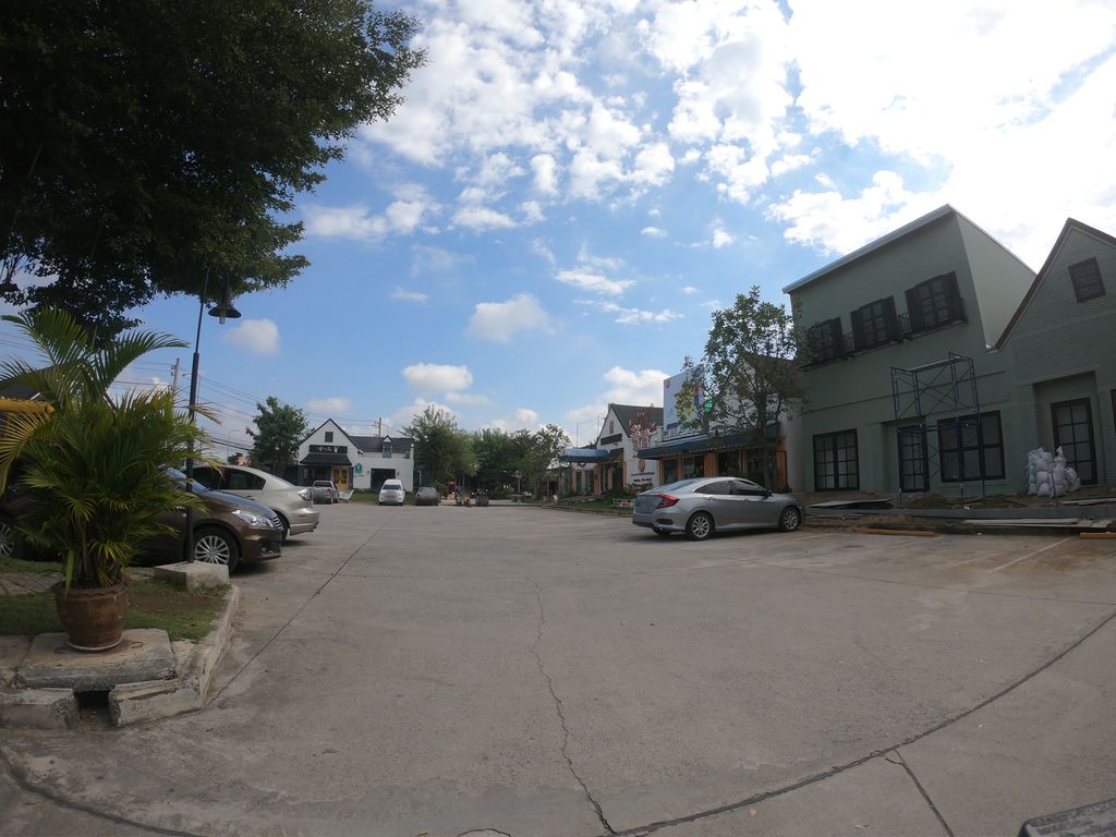 ภาพถนนตรงที่ Loser Chiangmai ตั้งอยู่ ถ่ายโดย chanuwath_grab พ.ศ. 2562 (2019) · A street-level view of where Loser Chiangmai stands, by chanuwath_grab in 2562 (2019)