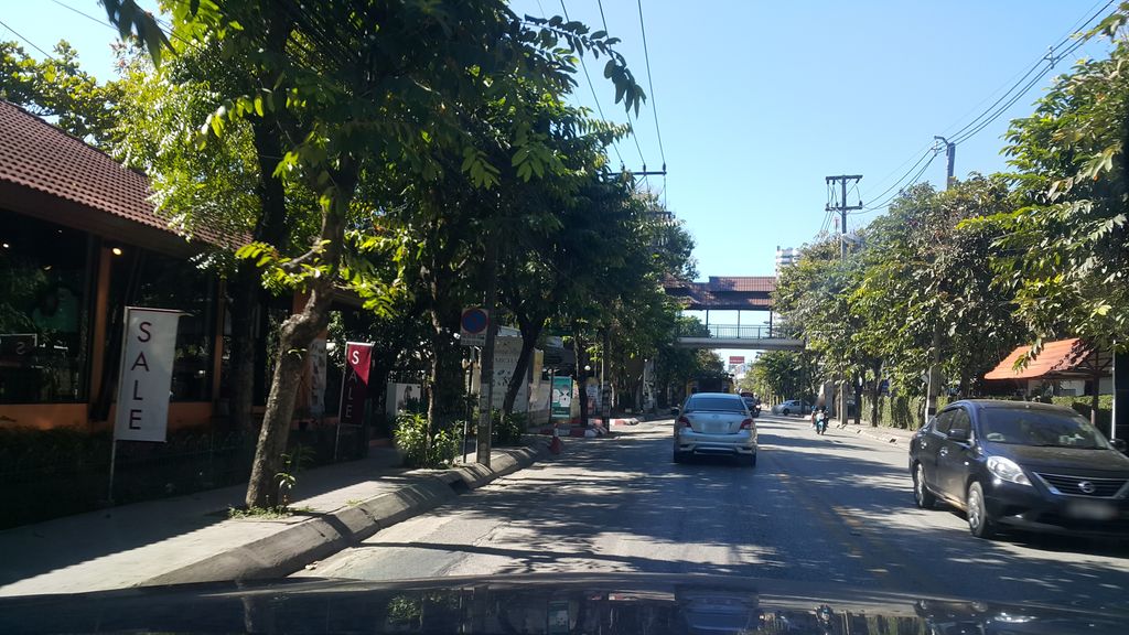 ภาพถนนตรงที่ JUN ตั้งอยู่ ถ่ายโดย jrcarlsen พ.ศ. 2561 (2018) · A street-level view of where JUN stands, by jrcarlsen in 2561 (2018)