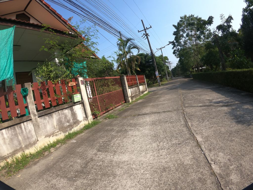 ภาพถนนตรงที่ ทิรามิสุ เฮาส์ ตั้งอยู่ ถ่ายโดย chanuwath_grab พ.ศ. 2562 (2019) · A street-level view of where ทิรามิสุ เฮาส์ · Thiramisu House stands, by chanuwath_grab in 2562 (2019)