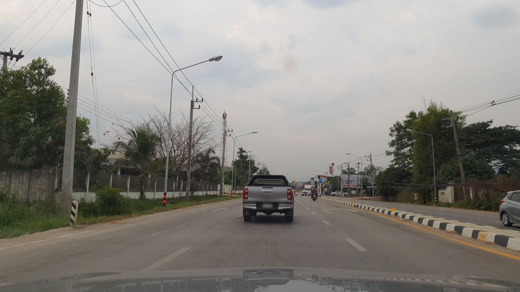 ภาพถนนตรงที่ วาฬชานม แม่วาง ตั้งอยู่ ถ่ายโดย jrcarlsen พ.ศ. 2565 (2022) · A street-level view of where วาฬชานม แม่วาง · Wanchanma Mae Wang stands, by jrcarlsen in 2565 (2022)