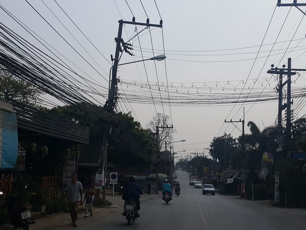 ภาพถนนตรงที่ Meeya Coffee ตั้งอยู่ ถ่ายโดย jrcarlsen พ.ศ. 2559 (2016) · A street-level view of where Meeya Coffee stands, by jrcarlsen in 2559 (2016)