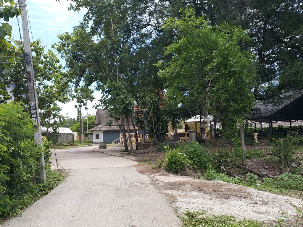 ภาพถนนตรงที่ Inthanin บางจาก ม.พายัพ ตั้งอยู่ ถ่ายโดย jrcarlsen พ.ศ. 2558 (2015) · A street-level view of where Inthanin บางจาก ม.พายัพ stands, by jrcarlsen in 2558 (2015)