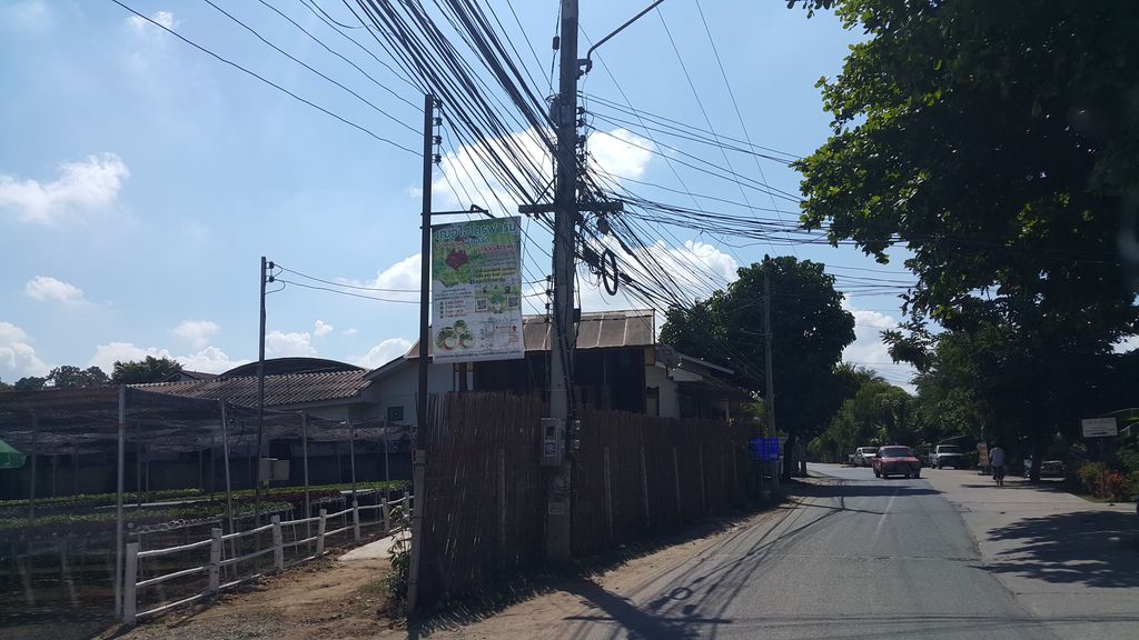 ภาพถนนตรงที่ เฌอ ฟาร์ม&คาเฟ่ ตั้งอยู่ ถ่ายโดย jrcarlsen พ.ศ. 2559 (2016) · A street-level view of where เฌอ ฟาร์ม&คาเฟ่ · Choe Farm&Café stands, by jrcarlsen in 2559 (2016)