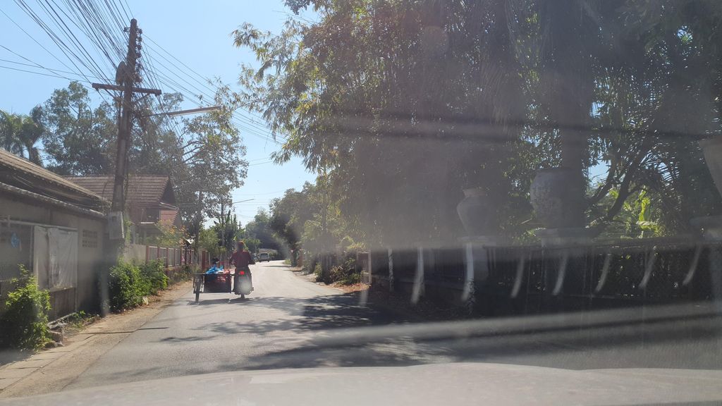 ภาพถนนตรงที่ บ้านป้อหลวง คาเฟ่ ตั้งอยู่ ถ่ายโดย jrcarlsen พ.ศ. 2565 (2022) · A street-level view of where บ้านป้อหลวง คาเฟ่ · Ban Po Luang Café stands, by jrcarlsen in 2565 (2022)