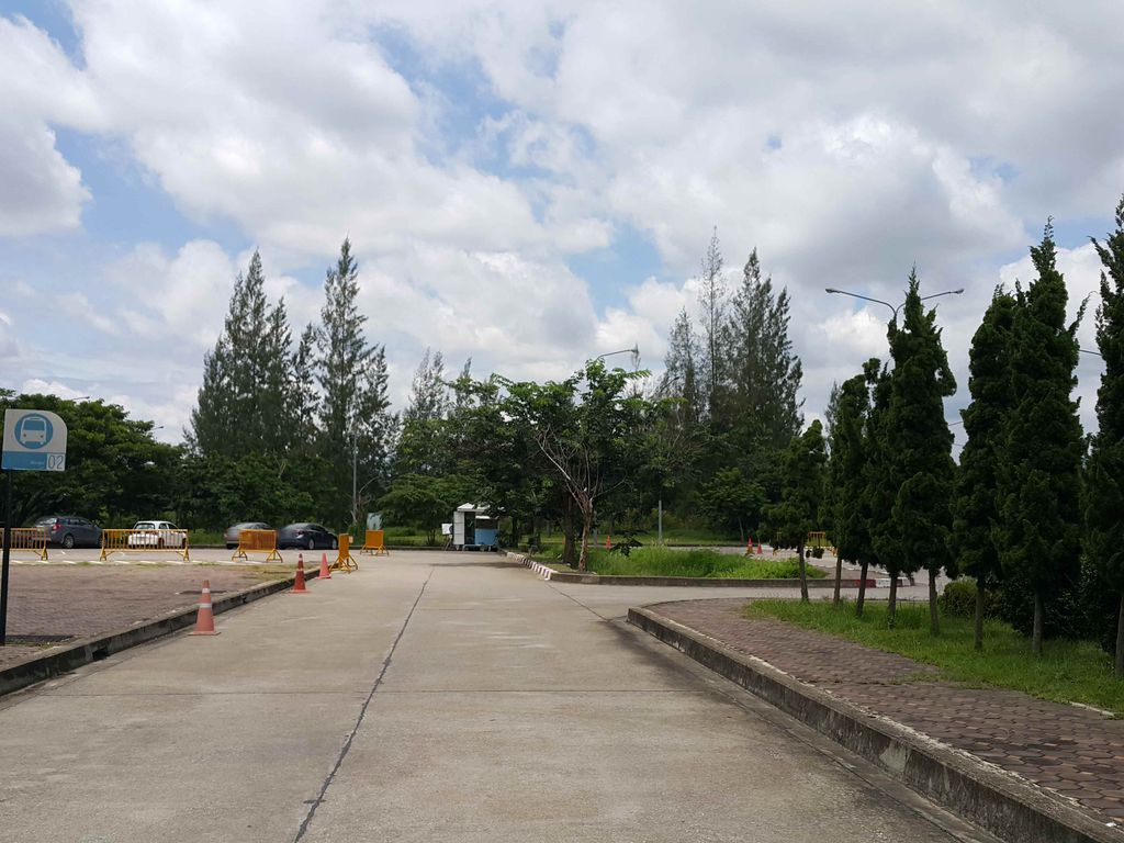 ภาพถนนตรงที่ ห้องประชุมเลวีนิติ Leviticus Auditorium ตั้งอยู่ ถ่ายโดย jrcarlsen พ.ศ. 2558 (2015) · A street-level view of where ห้องประชุมเลวีนิติ Leviticus Auditorium stands, by jrcarlsen in 2558 (2015)
