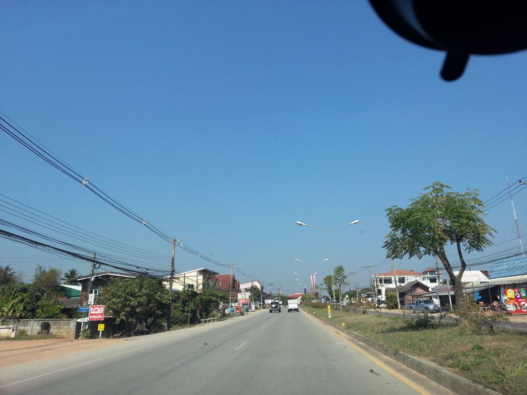 ภาพถนนตรงที่ พิซซ่า & วิวปัง สาขาไชยปราการ ตั้งอยู่ ถ่ายโดย mishari พ.ศ. 2558 (2015) · A street-level view of where พิซซ่า & วิวปัง สาขาไชยปราการ · Pizza & View Pang Sakha Chai Prakan stands, by mishari in 2558 (2015)