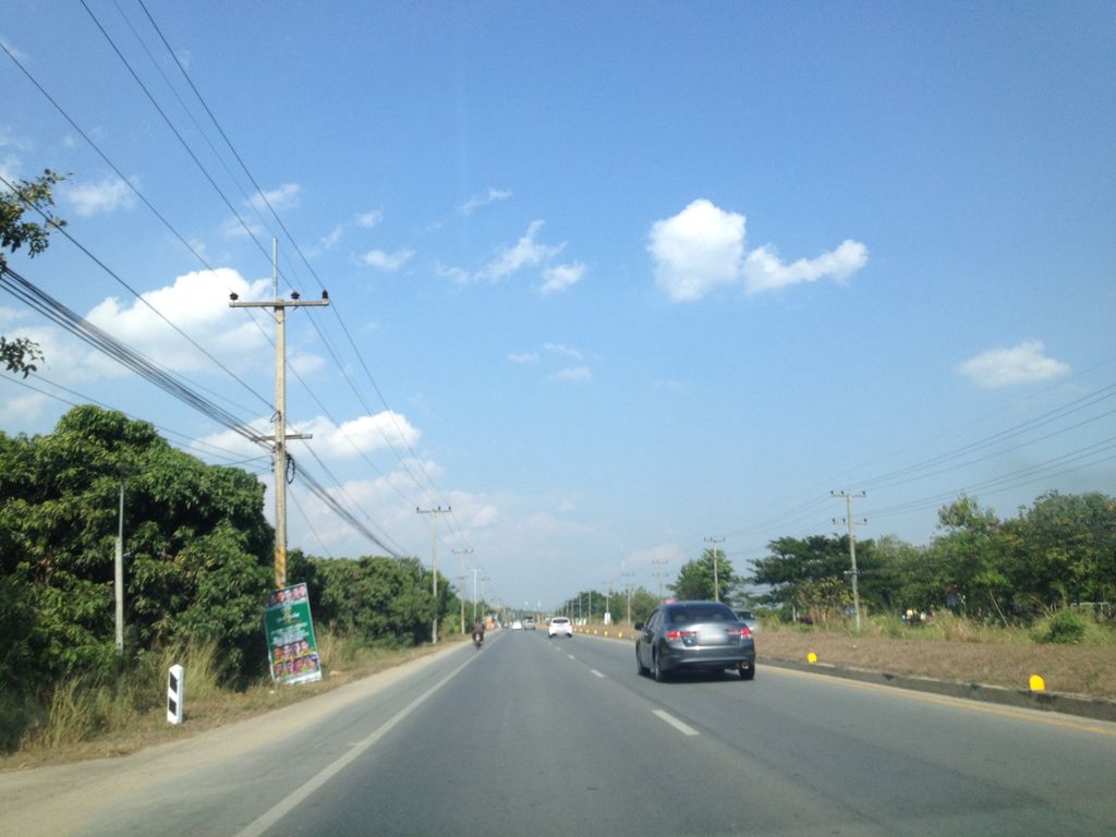 ภาพถนนตรงที่ ข่วงสบาย ตั้งอยู่ ถ่ายโดย jimwatana พ.ศ. 2558 (2015) · A street-level view of where ข่วงสบาย · Khwongsabai stands, by jimwatana in 2558 (2015)