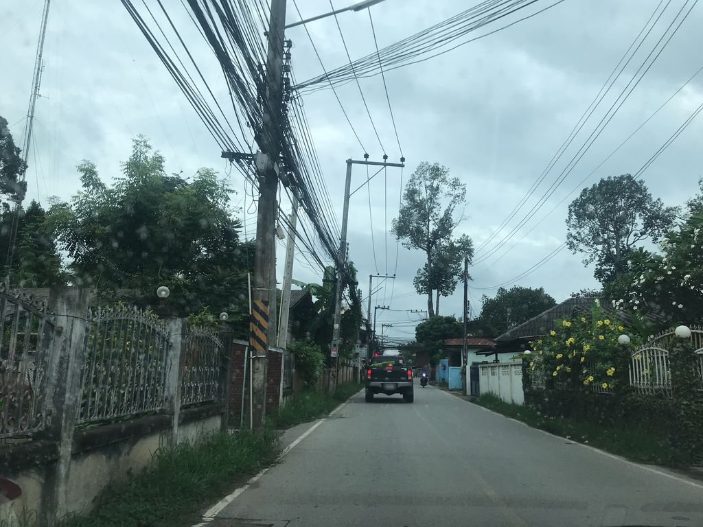 ภาพถนนตรงที่ โรงเรียนอนุบาลสุปราณี ตั้งอยู่ ถ่ายโดย prasert พ.ศ. 2561 (2018) · A street-level view of where โรงเรียนอนุบาลสุปราณี · Anuban Su Prani School stands, by prasert in 2561 (2018)