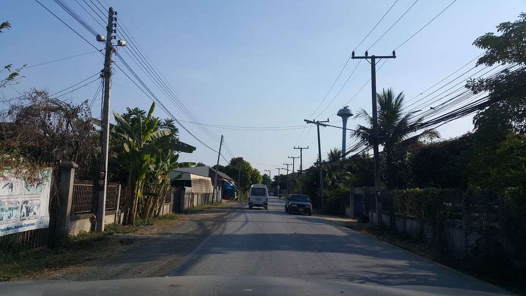 ภาพถนนตรงที่ บ้านพยากหลวง ตั้งอยู่ ถ่ายโดย jrcarlsen พ.ศ. 2560 (2017) · A street-level view of where บ้านพยากหลวง · Ban Pha Yak Luang stands, by jrcarlsen in 2560 (2017)