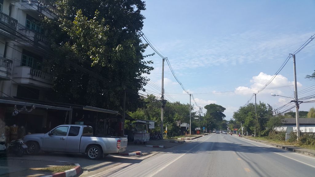 ภาพถนนตรงที่ กาญจน์ต้นเก้าคอตตอล ตั้งอยู่ ถ่ายโดย jrcarlsen พ.ศ. 2560 (2017) · A street-level view of where กาญจน์ต้นเก้าคอตตอล · Kancha Ton Kao Khotton stands, by jrcarlsen in 2560 (2017)