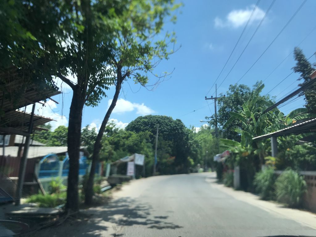 ภาพถนนตรงที่ JWash ตั้งอยู่ ถ่ายโดย prasert พ.ศ. 2561 (2018) · A street-level view of where JWash stands, by prasert in 2561 (2018)