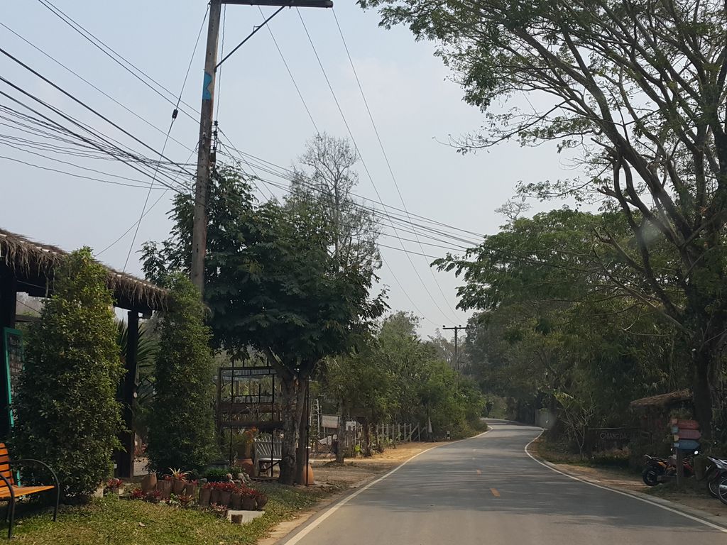 ภาพถนนตรงที่ The Cave Bar ตั้งอยู่ ถ่ายโดย jrcarlsen พ.ศ. 2559 (2016) · A street-level view of where The Cave Bar stands, by jrcarlsen in 2559 (2016)