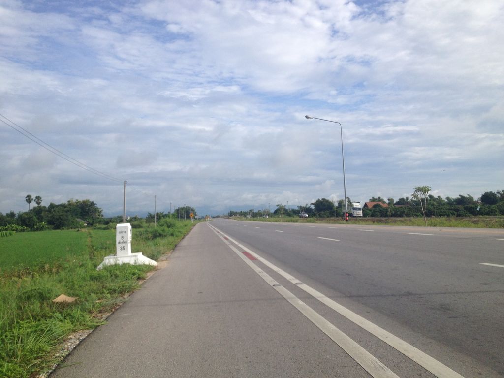 ภาพถนนตรงที่ คุณมี่ข้าวมันไก่ ตั้งอยู่ ถ่ายโดย jimwatana พ.ศ. 2558 (2015) · A street-level view of where คุณมี่ข้าวมันไก่ · Khun Mi Khao Man Kai stands, by jimwatana in 2558 (2015)