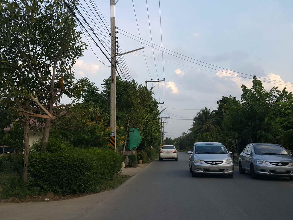 ภาพถนนตรงที่ Sa-win Coffee and Lab Pla ตั้งอยู่ ถ่ายโดย jrcarlsen พ.ศ. 2558 (2015) · A street-level view of where Sa-win Coffee and Lab Pla stands, by jrcarlsen in 2558 (2015)