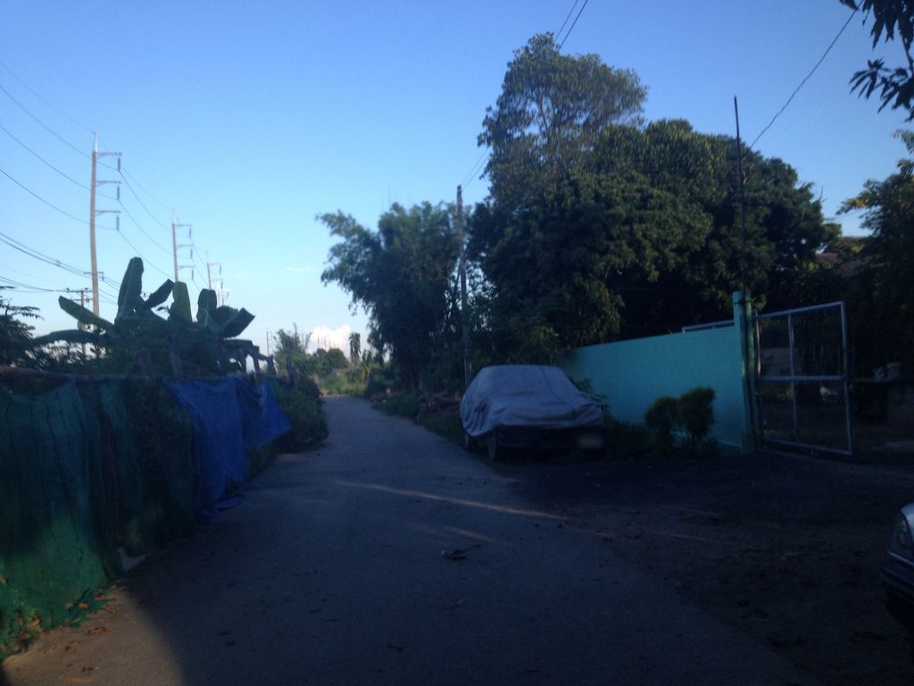 ภาพถนนตรงที่ ร้านสีฟ้า มินิมาร์ท ตั้งอยู่ ถ่ายโดย jimwatana พ.ศ. 2558 (2015) · A street-level view of where ร้านสีฟ้า มินิมาร์ท · Ran Sifa Mini Mart stands, by jimwatana in 2558 (2015)