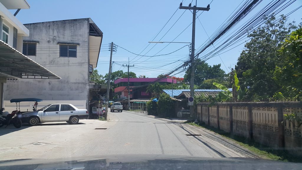 ภาพถนนตรงที่ อนงค์ศิริการค้า ตั้งอยู่ ถ่ายโดย jrcarlsen พ.ศ. 2561 (2018) · A street-level view of where อนงค์ศิริการค้า · Anong Siri Kankha stands, by jrcarlsen in 2561 (2018)
