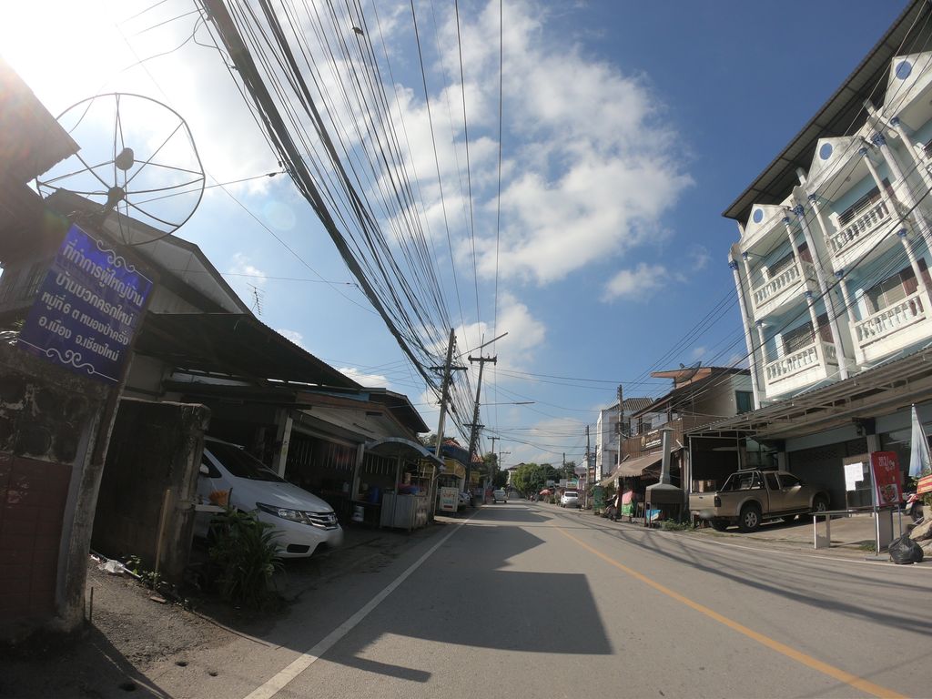 ภาพถนนตรงที่ สถานีกาแฟ โสดดด ตั้งอยู่ ถ่ายโดย chanuwath_grab พ.ศ. 2562 (2019) · A street-level view of where สถานีกาแฟ โสดดด · Sathani Kafae Sotdot stands, by chanuwath_grab in 2562 (2019)