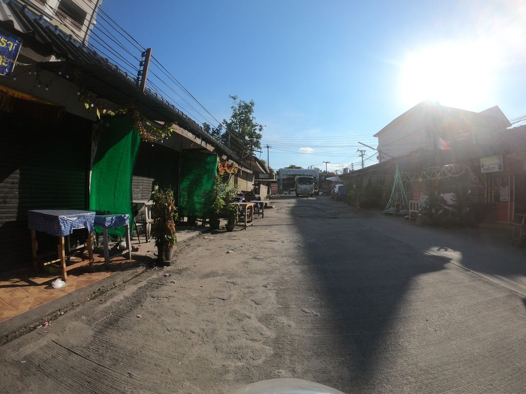 ภาพถนนตรงที่ APK GROUP ตั้งอยู่ ถ่ายโดย chanuwath_grab พ.ศ. 2562 (2019) · A street-level view of where APK GROUP stands, by chanuwath_grab in 2562 (2019)