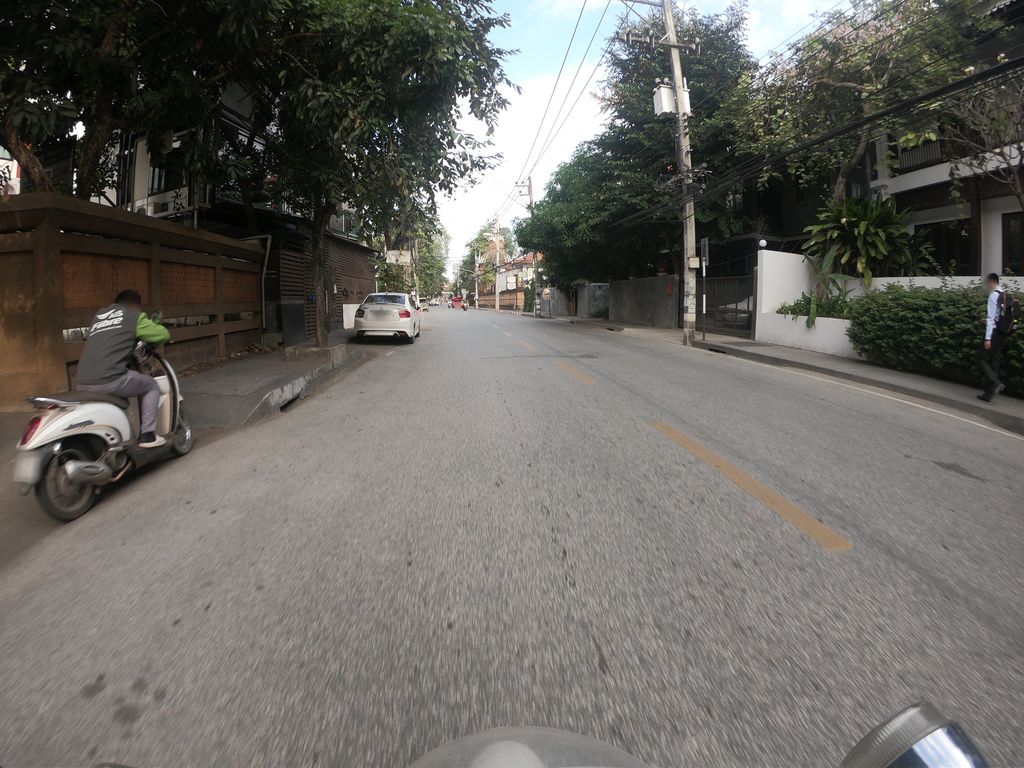 ภาพถนนตรงที่ Maladee Rendezvous Hotel ตั้งอยู่ ถ่ายโดย chanuwath_grab พ.ศ. 2562 (2019) · A street-level view of where Maladee Rendezvous Hotel stands, by chanuwath_grab in 2562 (2019)