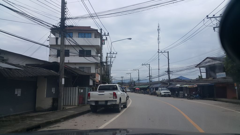 ภาพถนนตรงที่ สถานีอนามัยบ้านป่าเหมือด ตั้งอยู่ ถ่ายโดย jrcarlsen พ.ศ. 2561 (2018) · A street-level view of where สถานีอนามัยบ้านป่าเหมือด · Ban Pamueat Health station stands, by jrcarlsen in 2561 (2018)