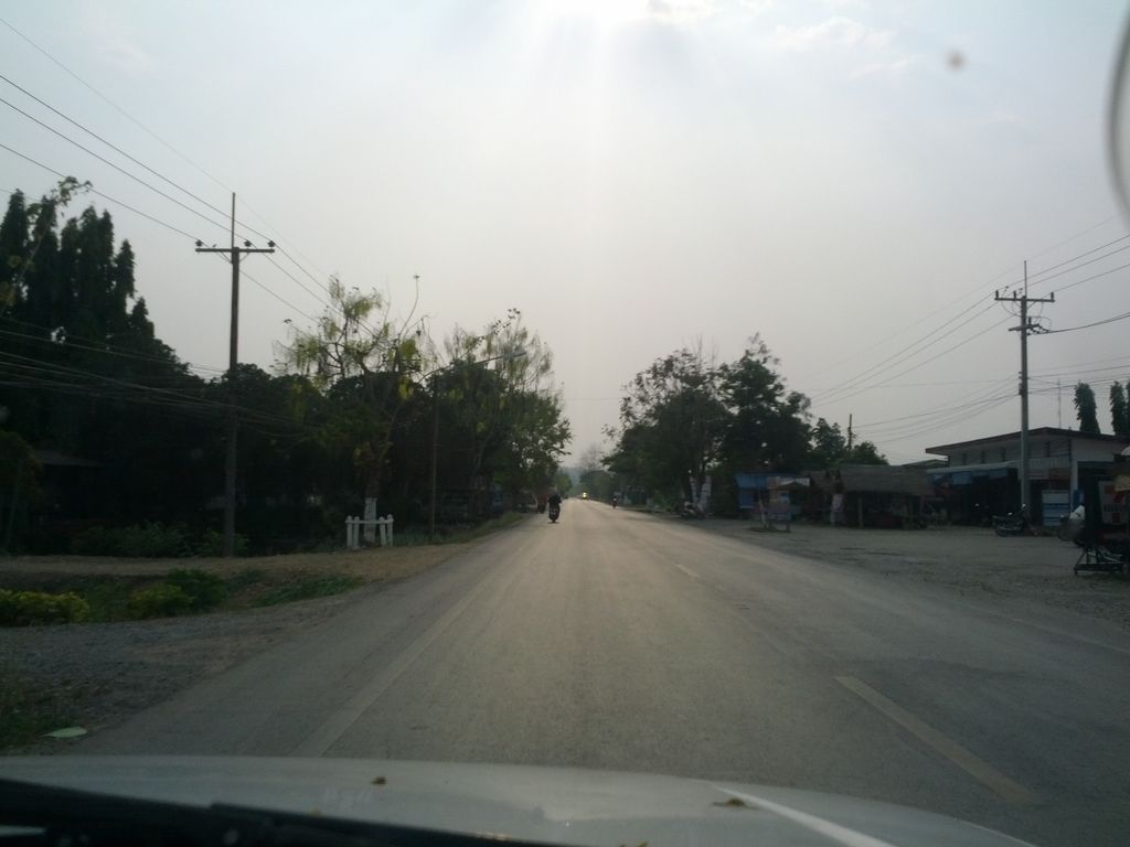 ภาพถนนตรงที่ เมืองแกนอะไหล่ซิ่ง ตั้งอยู่ ถ่ายโดย jrcarlsen พ.ศ. 2558 (2015) · A street-level view of where เมืองแกนอะไหล่ซิ่ง · Mueang Kaen Alaising stands, by jrcarlsen in 2558 (2015)