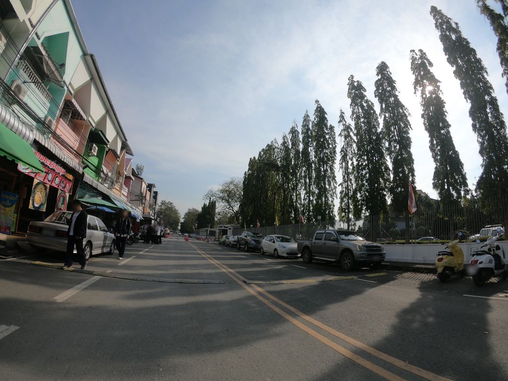 ภาพถนนตรงที่ ครัวซองต์ เชียงใหม่ ตั้งอยู่ ถ่ายโดย chanuwath_grab พ.ศ. 2562 (2019) · A street-level view of where ครัวซองต์ เชียงใหม่ · Khruatong Chiang Mai stands, by chanuwath_grab in 2562 (2019)