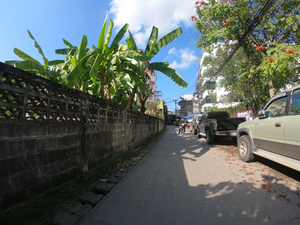 ภาพถนนตรงที่ Yendee Coffee ตั้งอยู่ ถ่ายโดย chanuwath_grab พ.ศ. 2562 (2019) · A street-level view of where Yendee Coffee stands, by chanuwath_grab in 2562 (2019)