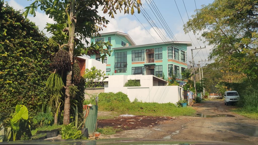 ภาพถนนตรงที่ บ้านภูหอม ตั้งอยู่ ถ่ายโดย jrcarlsen พ.ศ. 2565 (2022) · A street-level view of where บ้านภูหอม · Ban Phu Hom stands, by jrcarlsen in 2565 (2022)