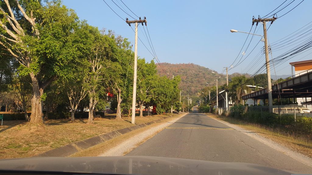 ภาพถนนตรงที่ สำนักวิจัยและพัฒนาการเกษตรเขตที่1 ตั้งอยู่ ถ่ายโดย jrcarlsen พ.ศ. 2566 (2023) · A street-level view of where สำนักวิจัยและพัฒนาการเกษตรเขตที่1 · Samnak Wichai Lae Phatthana Kan Kaset Khetthi1 stands, by jrcarlsen in 2566 (2023)