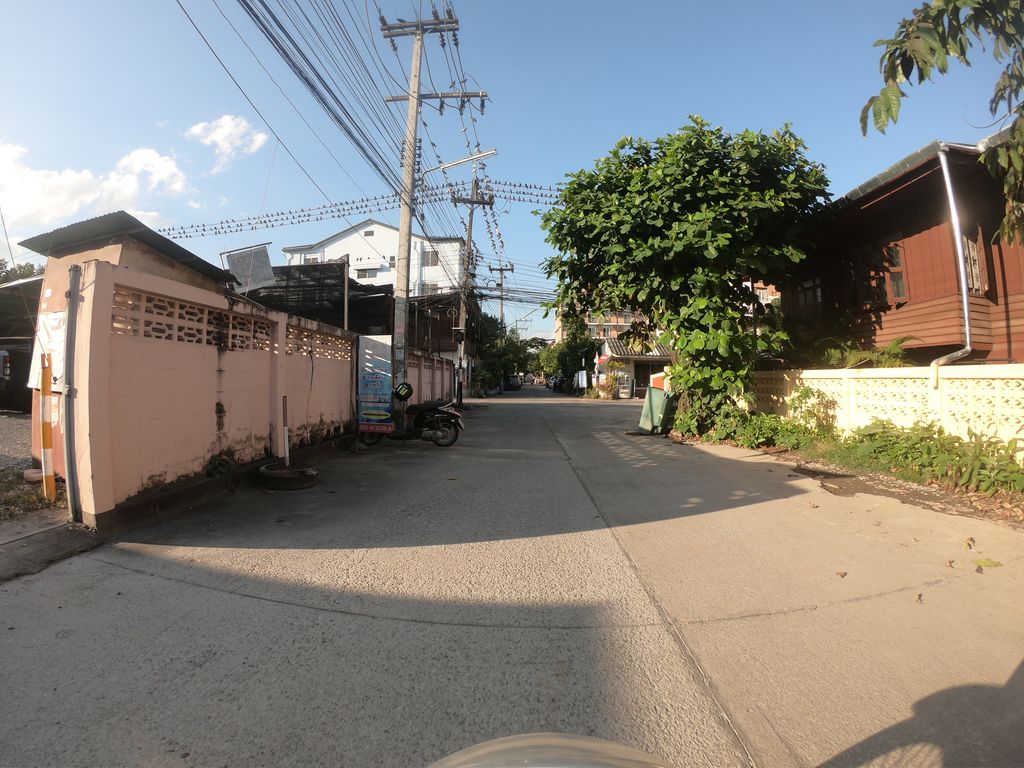 ภาพถนนตรงที่ จ๊ะจ๋า คาร์แคร์ ตั้งอยู่ ถ่ายโดย chanuwath_grab พ.ศ. 2562 (2019) · A street-level view of where จ๊ะจ๋า คาร์แคร์ · Chacha Car Care stands, by chanuwath_grab in 2562 (2019)