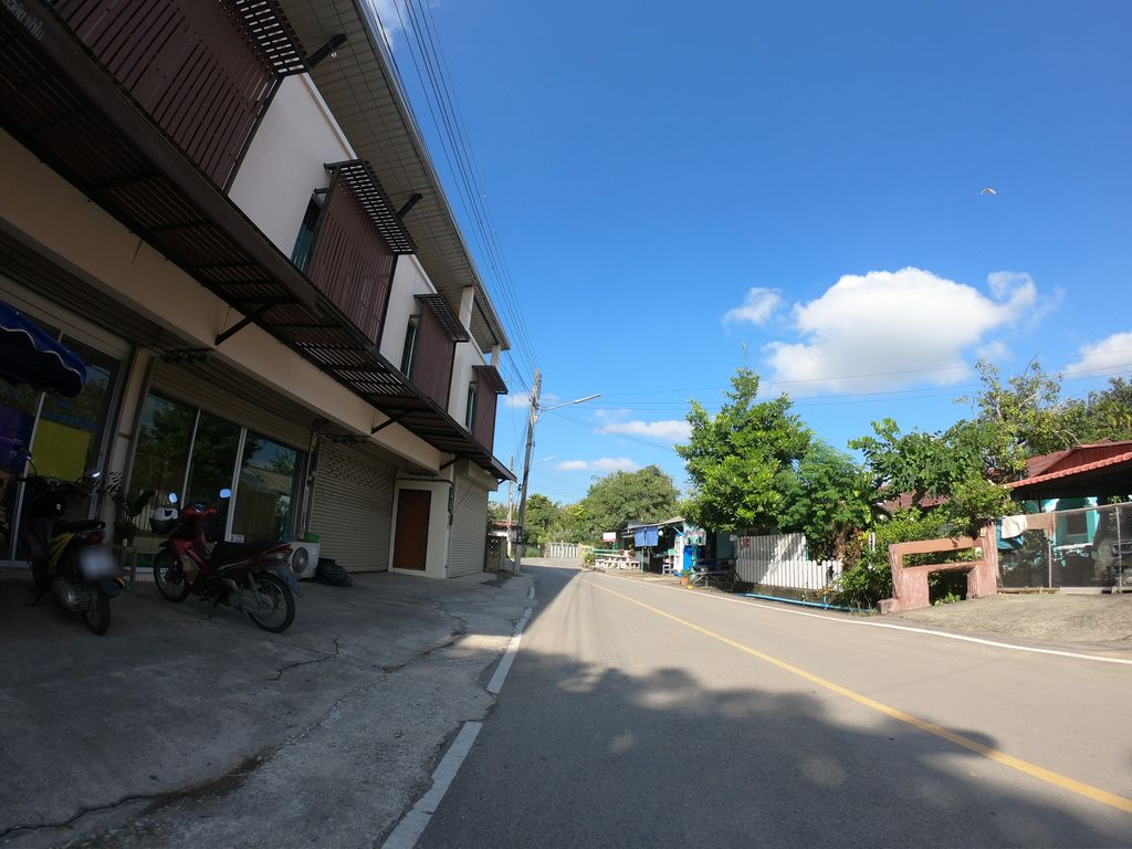 ภาพถนนตรงที่ สโมสรภาษาเกาหลี ตั้งอยู่ ถ่ายโดย chanuwath_grab พ.ศ. 2562 (2019) · A street-level view of where สโมสรภาษาเกาหลี · Samotra Phasa Kaoli stands, by chanuwath_grab in 2562 (2019)