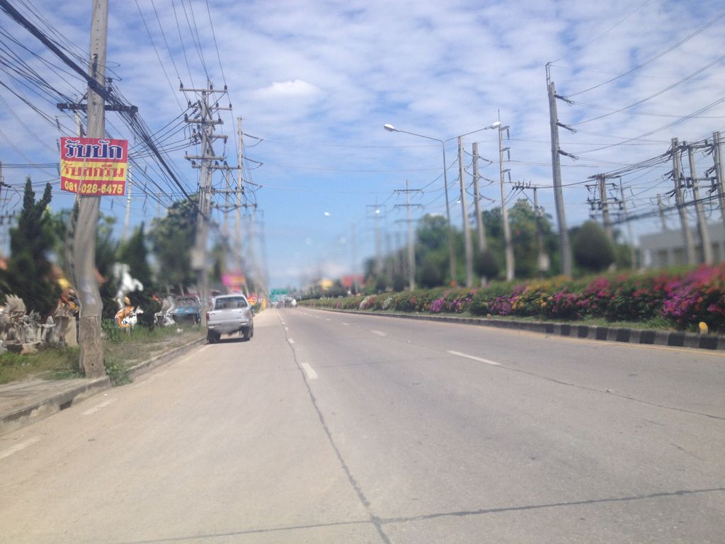 ภาพถนนตรงที่ อารีรัตน์การยาง ตั้งอยู่ ถ่ายโดย jimwatana พ.ศ. 2558 (2015) · A street-level view of where อารีรัตน์การยาง · Ari Rat Kanyang stands, by jimwatana in 2558 (2015)
